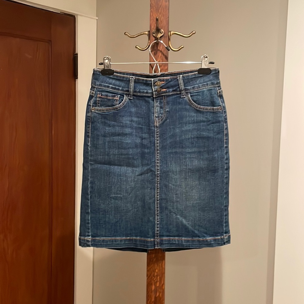 Old Navy Denim Skirt Women’s Size 2